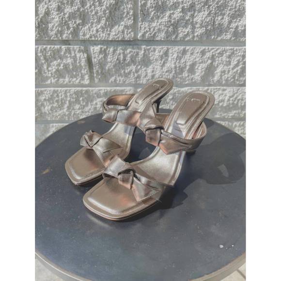 ALEXANDRE BIRMAN Shoes - NEW ALEXANDRE BIRMAN women's clarita square flare 85mm heel in luna